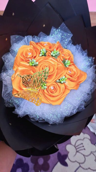 • Aranjament Floral Etern - Trandafiri Satin Realizați Manual, Cadou Deosebit