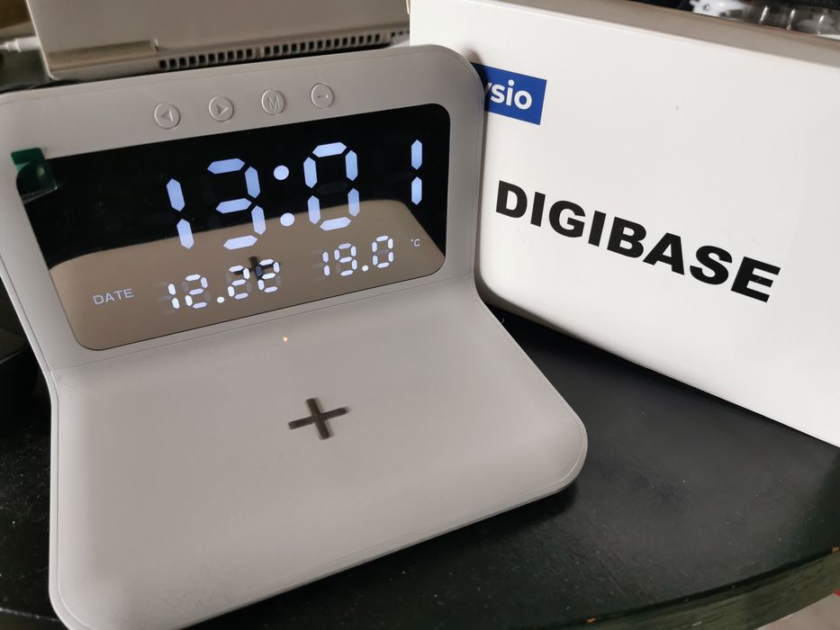 Нова станция за безжично зареждане, часовник, термометър