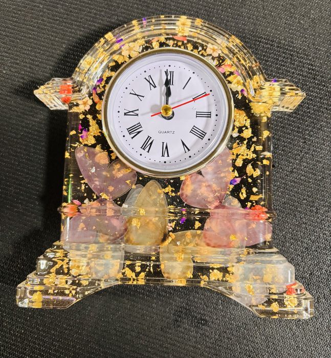 Винтидж часовник от епоксидна смола