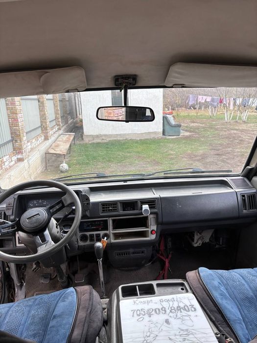 Машина Мазда Бонго