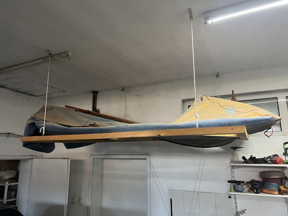 Лодка с Твърдо Дъно на марката Zephyr