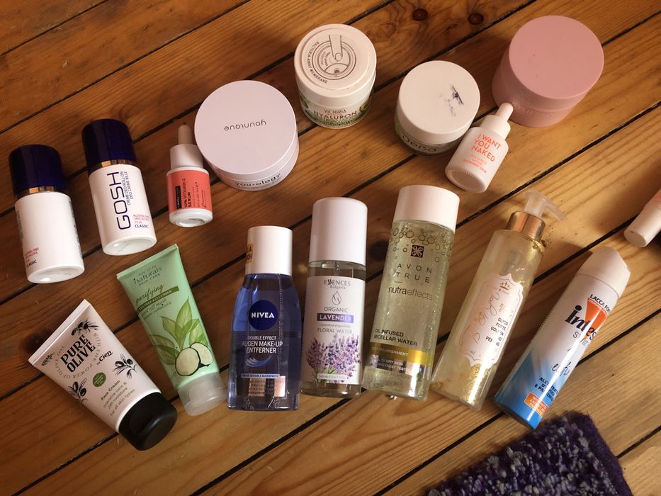 Продавам козметика