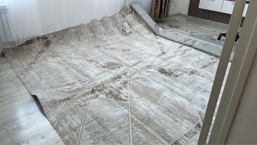 Ковер в отличном состоянии, почти новый