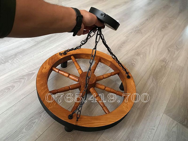 Candelabru din roata de lemn - lustra roti lemn