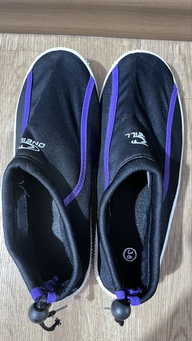 Коралки обувь для плаванья