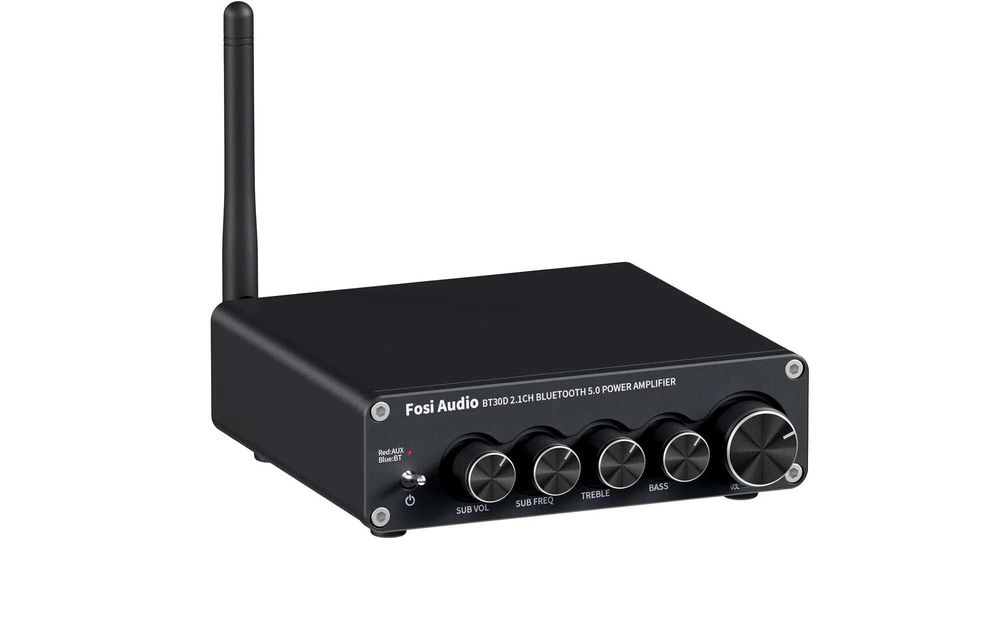 Boxe cu 3 căi, cu 3 difuzoare, pentru o claritate îmbunătăţită .