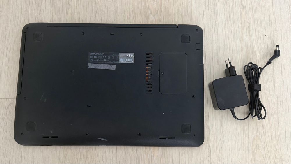 Asus F555L (i3-4005U ; 8 GB DDR3L ; 256 GB SSD ; 15.6" HD)