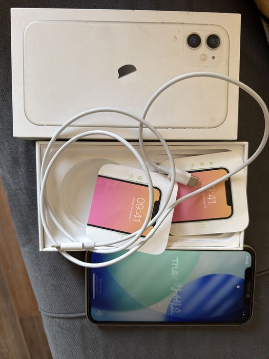 Продам айфон 11 белого цвета