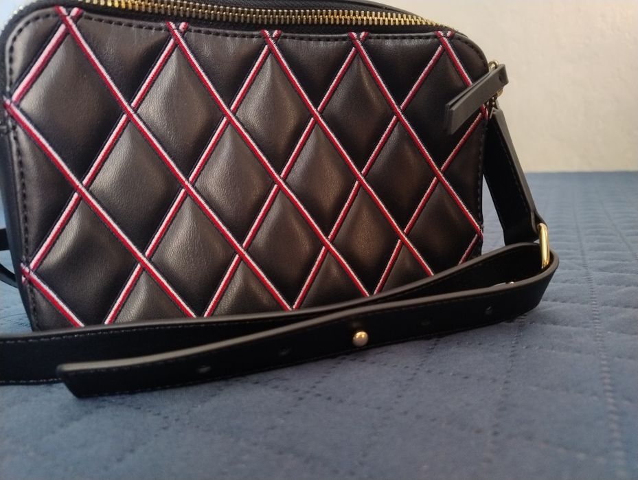 Tommy Hilfiger чанта