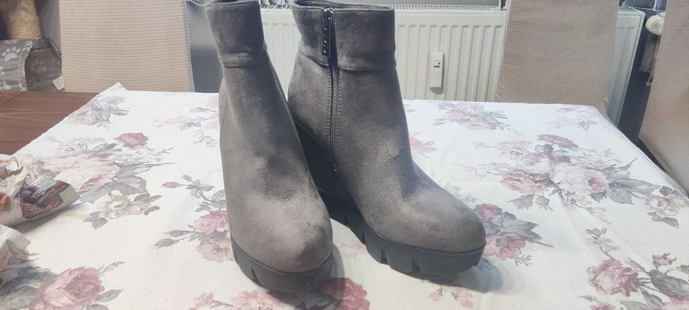 Дамски боти с платформа