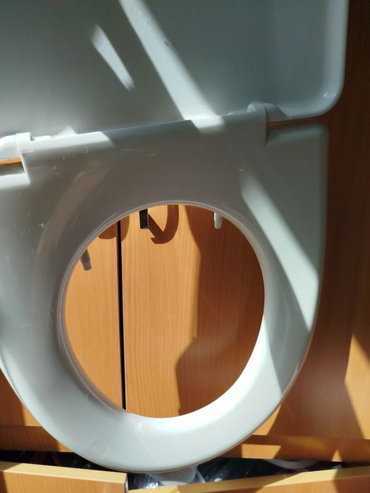 Продам крышку для унитаза