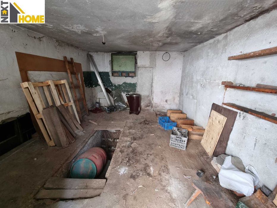 Етаж от къща с отделен вход, дворно място и ГАРАЖ