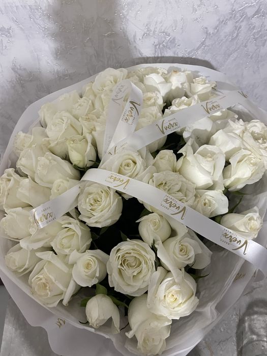 51штук белые розы