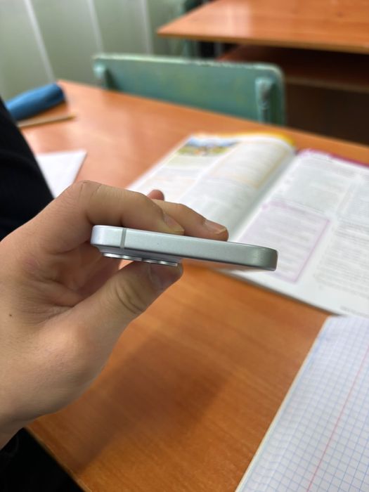 Iphone 15  голубой,ремонте не был