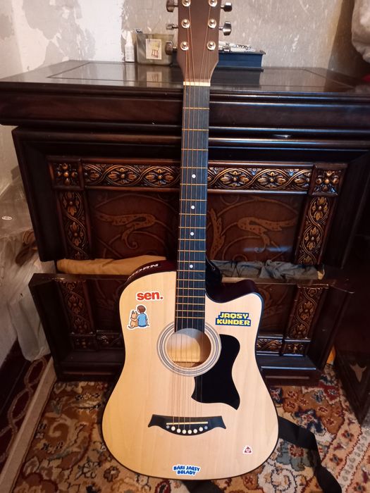 Акустическая гитара новая