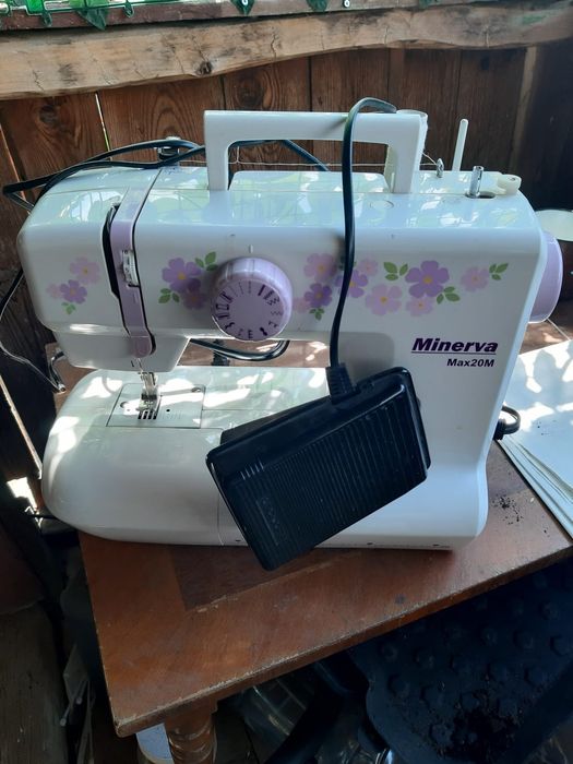 Vând mașină de cusut electrica Minerva