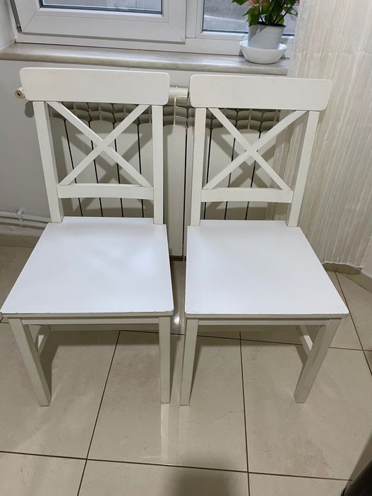 Scaune albe bucătărie