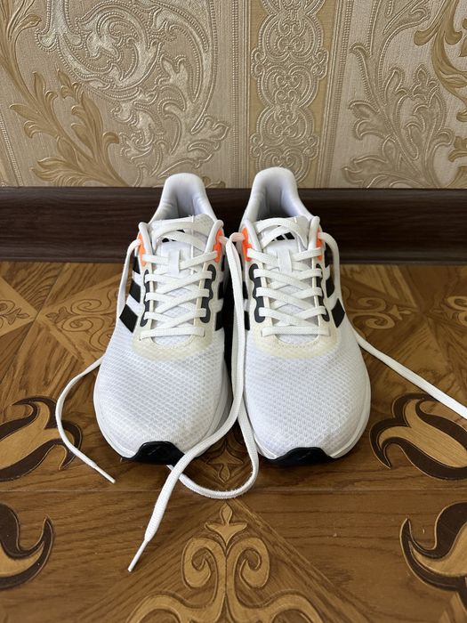 Кроссовки Adidas срочно