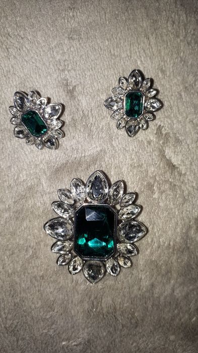 Новый комплект бижутерии.