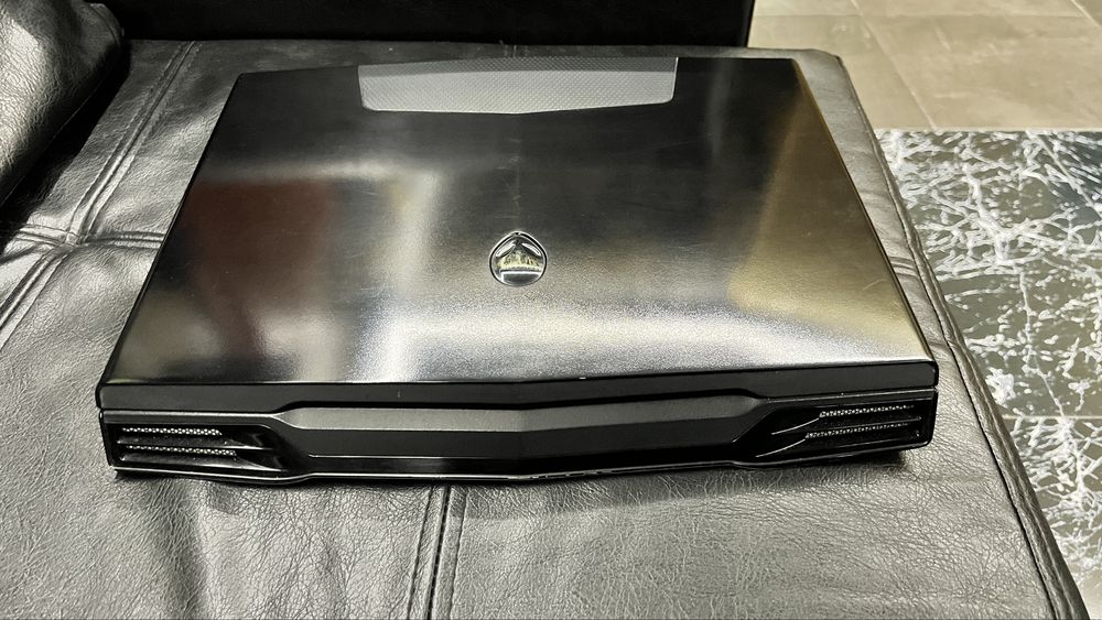 лаптоп alienware m15x
