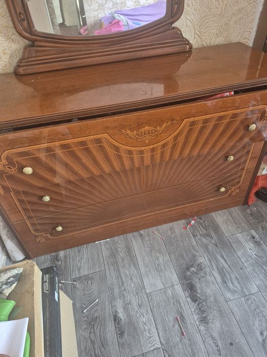 Комод с зеркалом