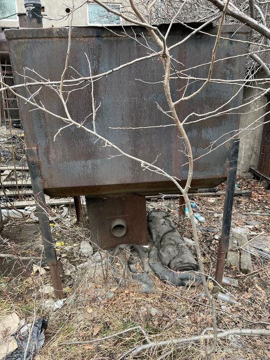 Продам металлическую емкость