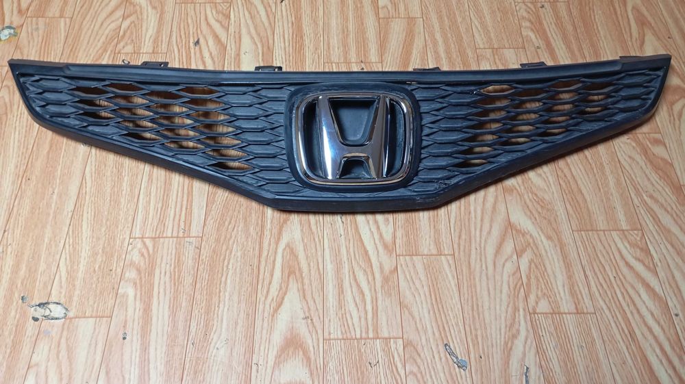 Решетка от предна броня за Honda Jazz 2008 - 2011