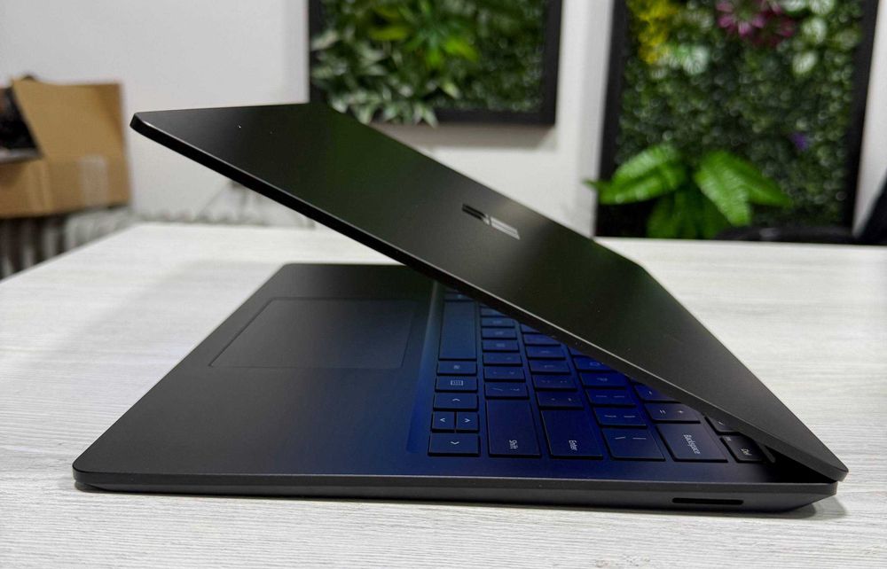 Surface Laptop 4 Black 13.5 2K core I7-1185G7 vPro 16GB/256GB