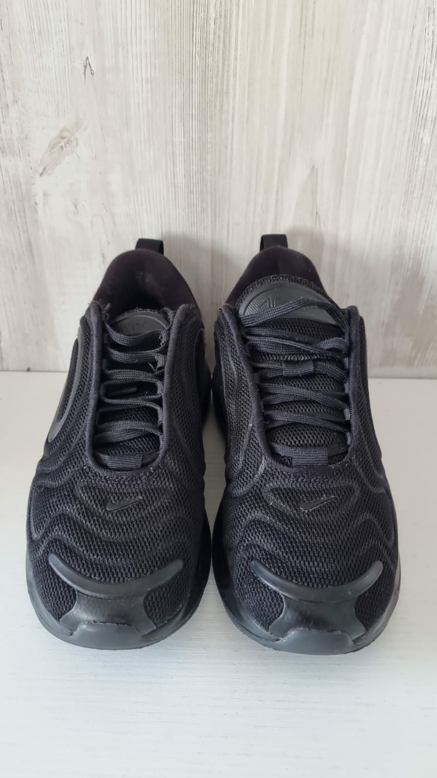 Nike air max 720 deals trainers in triple black