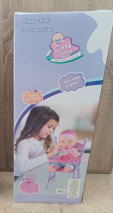 Бебе кукла със столче за хранене