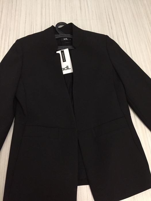 Продаю пиджак женский брендadL