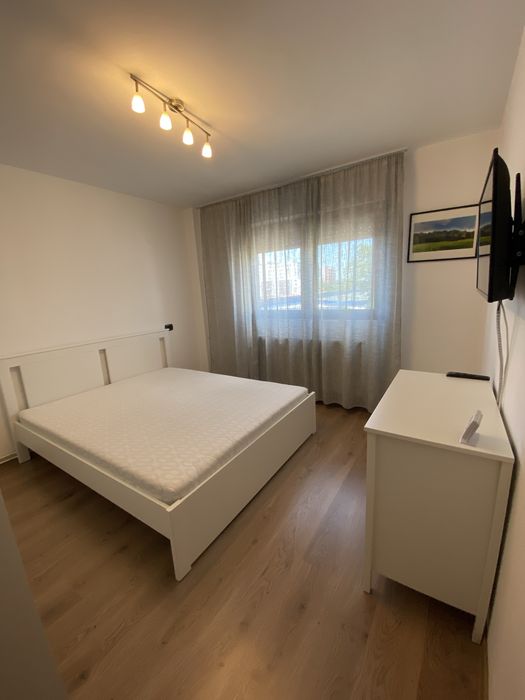 Inchiriez apartament 4 camere zona Uta