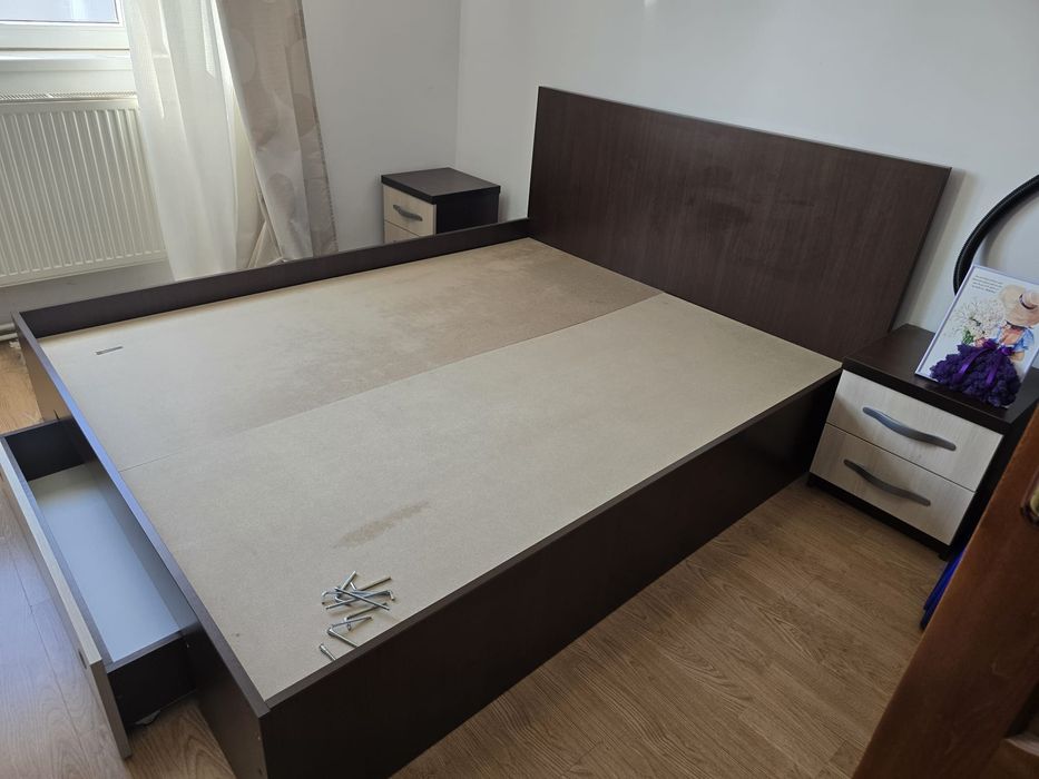 Pat dormitor cu noptiere