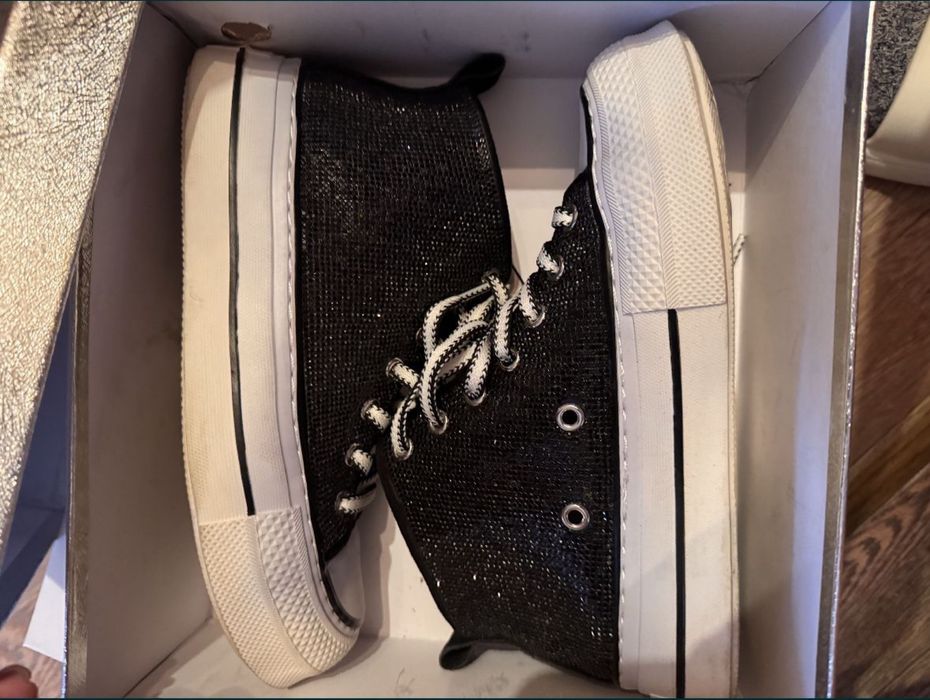 Продам кроссовки