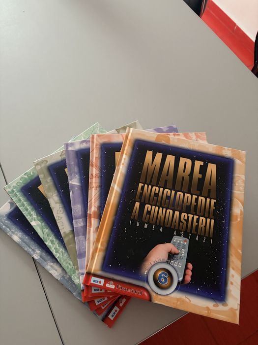 Vand colectie de atlase ilustrate.