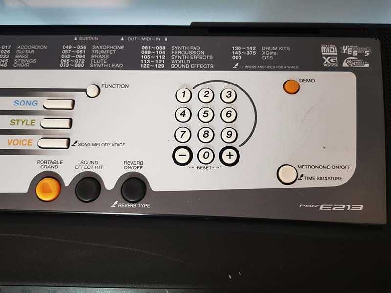 компютърна миди клавиатура YAMAHA PSR E-213 синтезатор с 5 октави