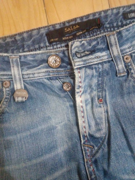 Няколко мъжки дънки и мъжки панталон орегинални са.