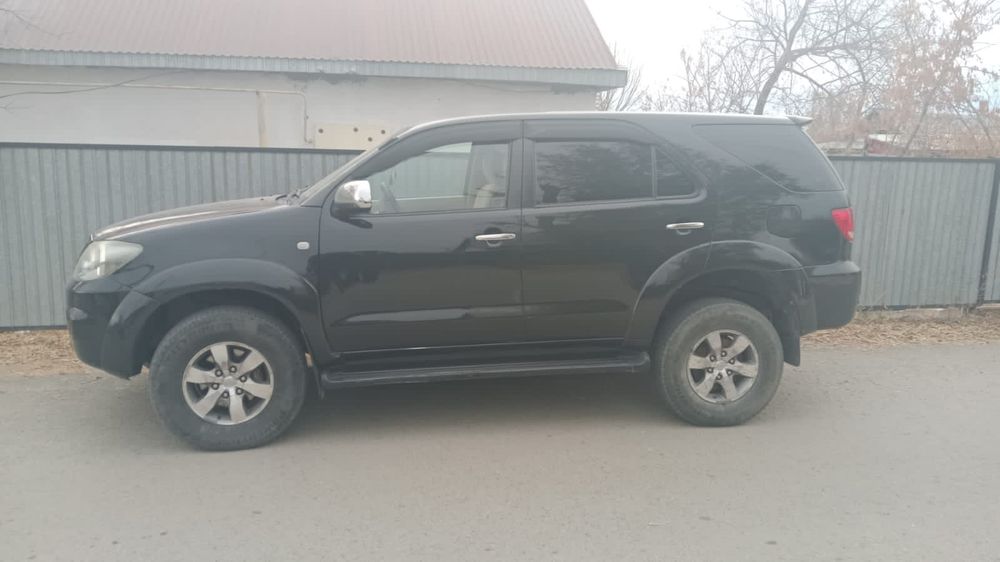 Автомобиль Тоyota Fortuner