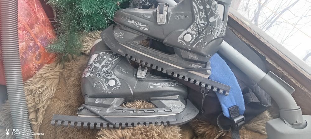 Продам коньки новые
