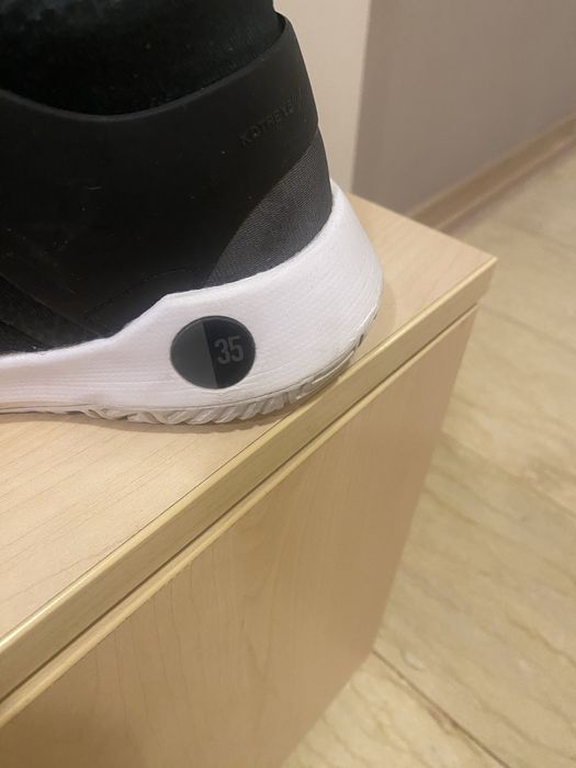 Adidasi Nike, f buni