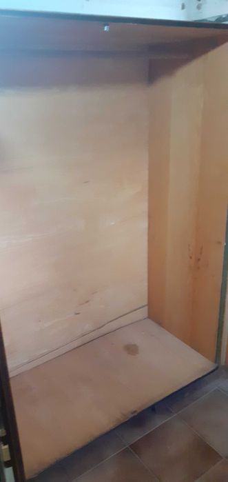 Трикрилен гардероб и скрин