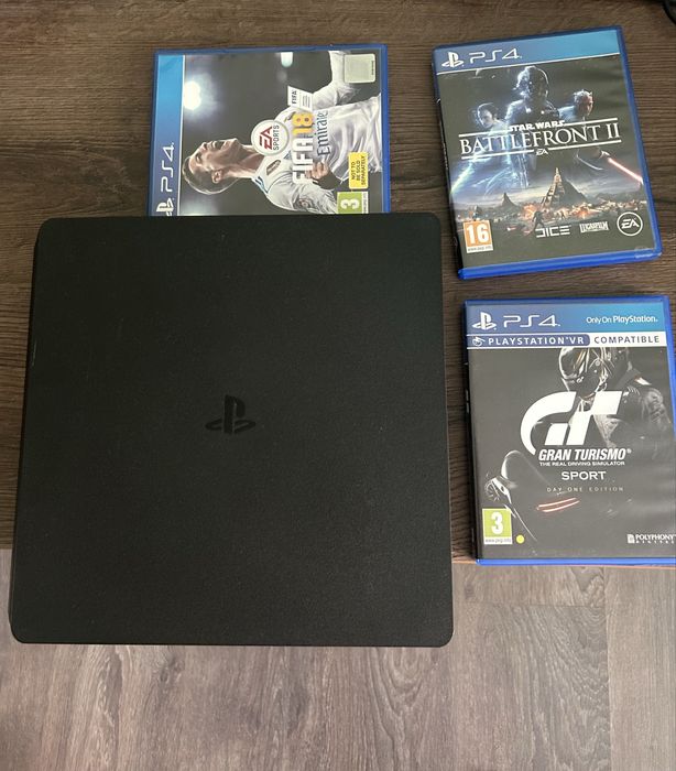 PS4 Slim с три игри и контролер