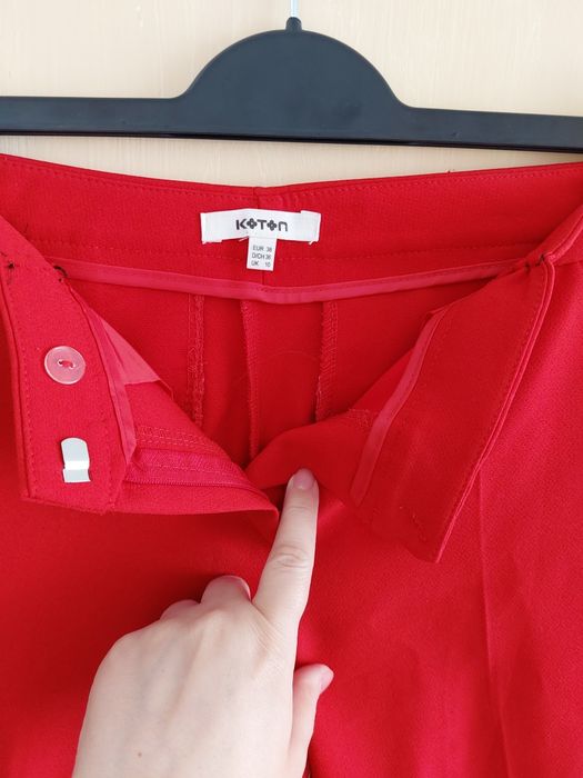 Pantalon din stofa rosie