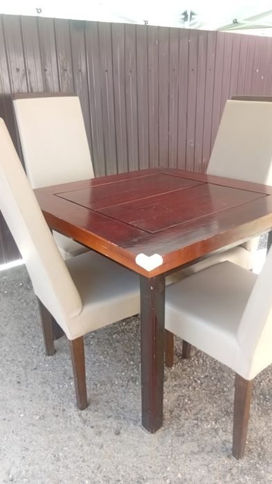 Vand masa 2.5 m  lungime  1 m latime cu 8 scaune
