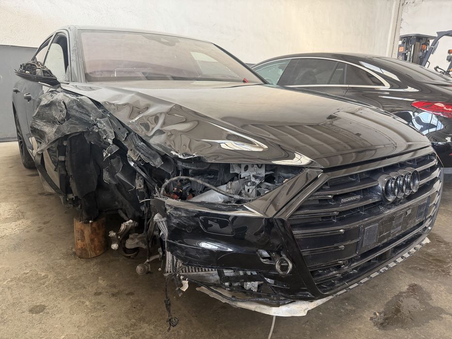 Audi A8 quattro avariat