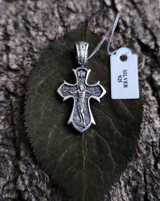 Сребърни кръстове и медальони