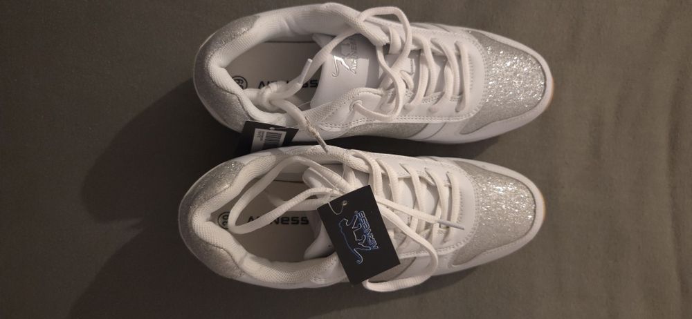 Adidasi AIRNESS produs nou