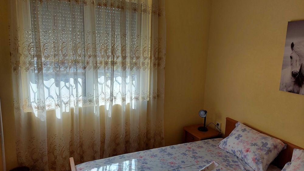 Под НАЕМ, КЪЩА, Идеален Център