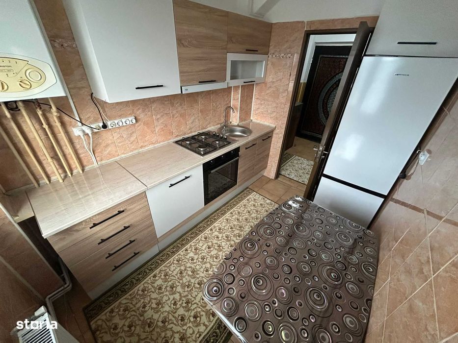 Apartament Cu 2 Camere De Inchiriat, Etaj  Intermediar, Podu Ros - Can