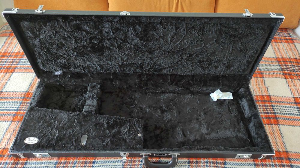 Куфар за електрическа китара Fender Classic Series Strat/Tele